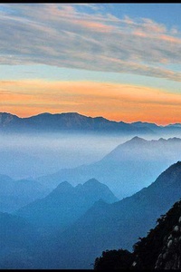 日本球队在比赛中挣扎，无法阻止对手的进攻